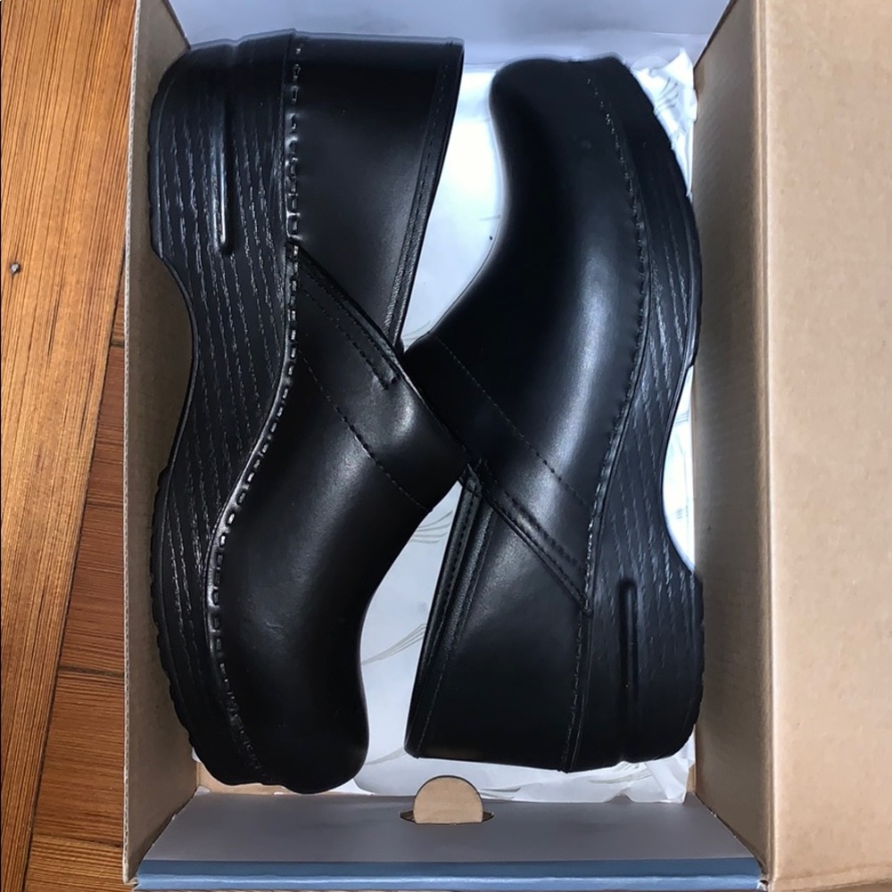Dansko clogs never been worn